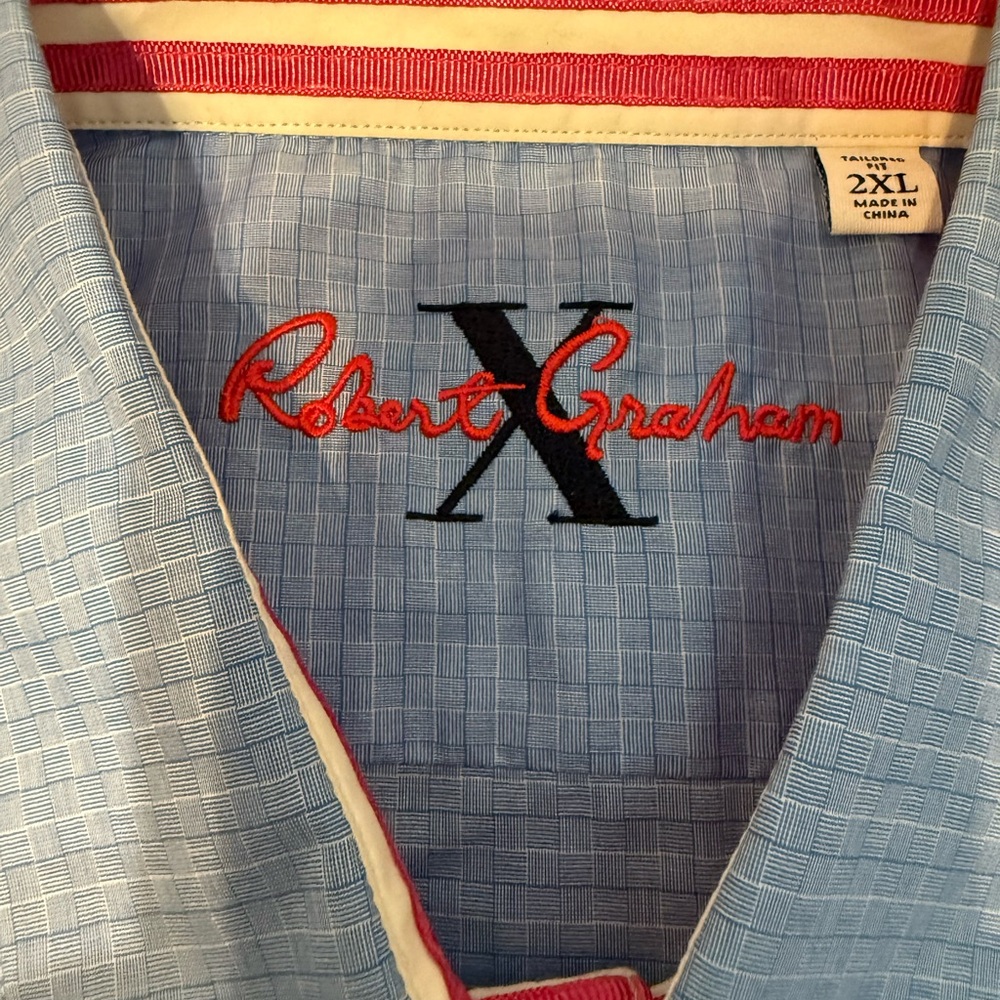 Robert Graham Blue Sport/ Dress Shirt with Classic Tailoring.